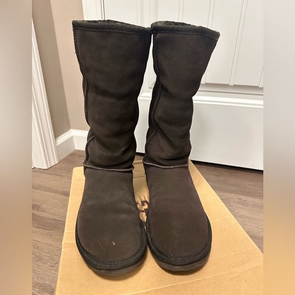 UGG Women's Classic Tall Boot, Chocolate, Size 9, Like New in Box - Picture 4 of 6